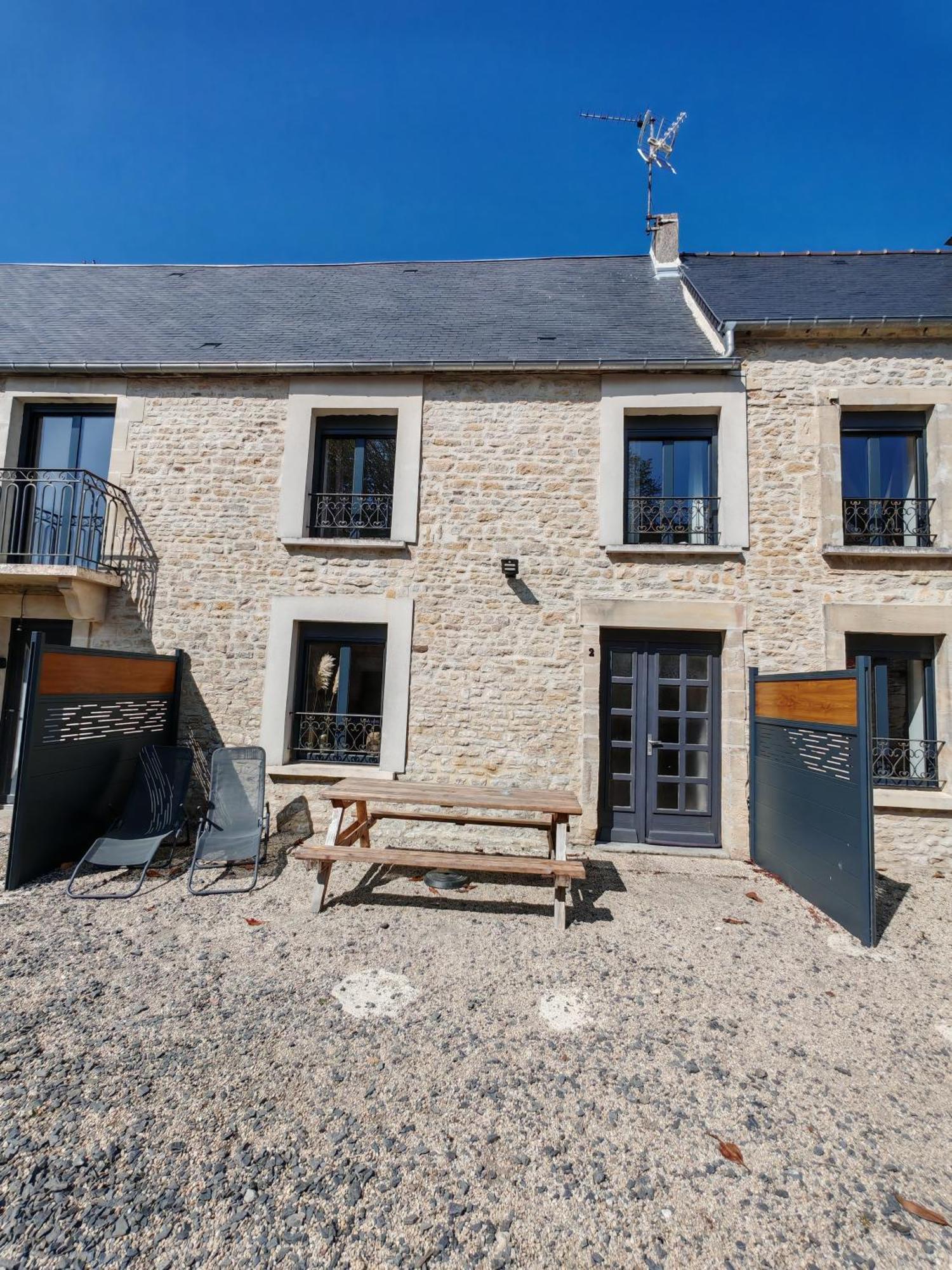 Le Domaine De La Gentilhommiere Situee Entre Bayeux Et Arromanches Les Bains Manvieux Exterior photo